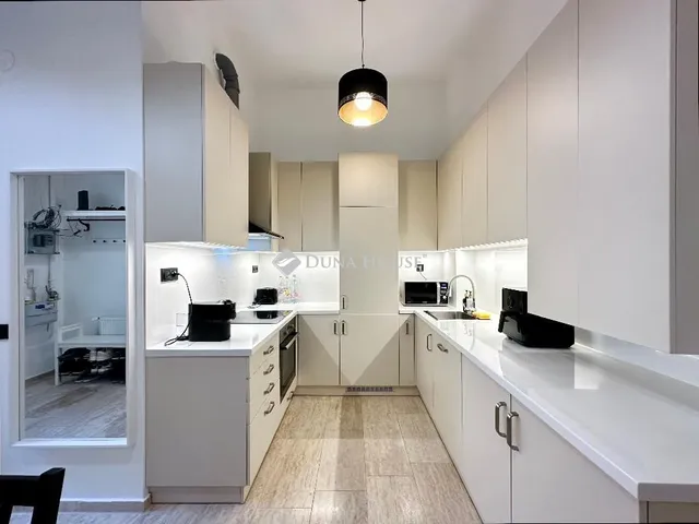 Eladó lakás Budapest VI. kerület, Bajza utca 52 nm