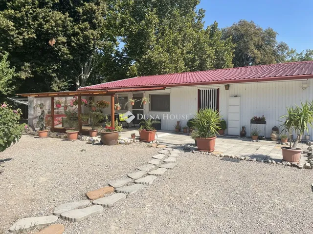Eladó kereskedelmi és ipari ingatlan Ács 3283 nm