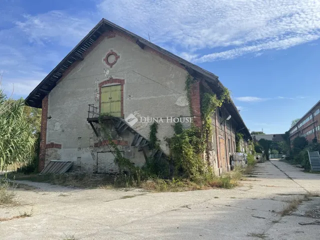 Eladó kereskedelmi és ipari ingatlan Ács 1176 nm