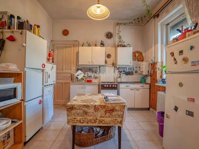 Eladó ház Budapest XX. kerület, Akácfa utca 200 nm