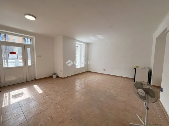 Kiadó kereskedelmi és ipari ingatlan Budapest X. kerület 49 nm