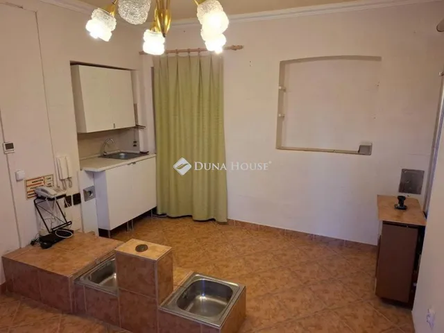 Eladó kereskedelmi és ipari ingatlan Budapest XII. kerület, Németvölgyi út 20 nm