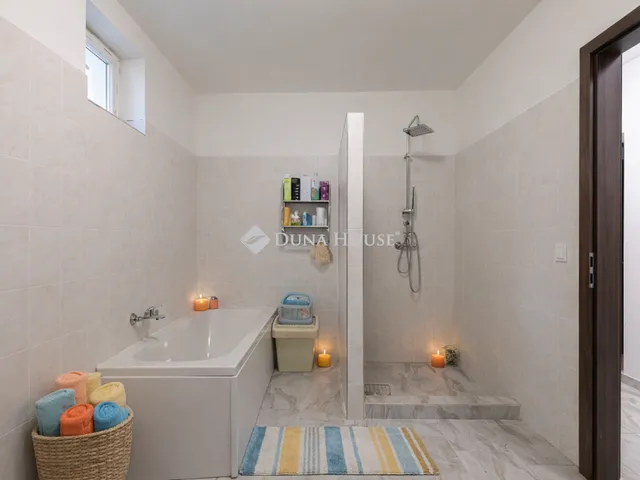 Eladó ház Erdőkertes 127 nm