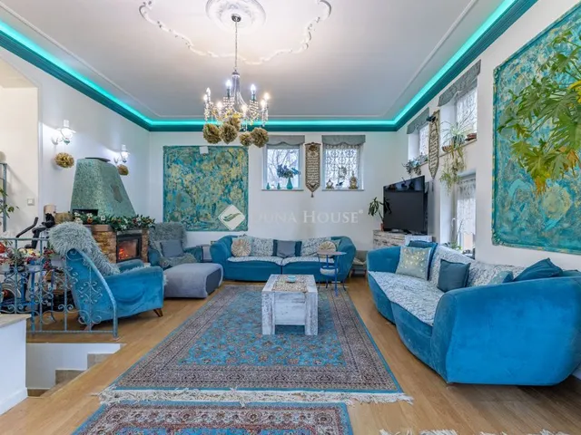 Eladó ház Fót 330 nm