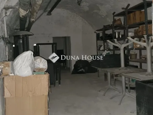 Eladó kereskedelmi és ipari ingatlan Budapest VI. kerület 202 nm