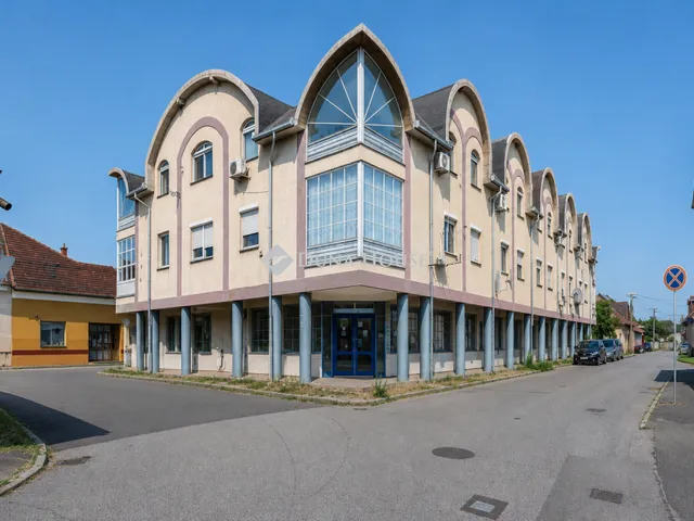 Eladó kereskedelmi és ipari ingatlan Mezőkövesd 100 nm