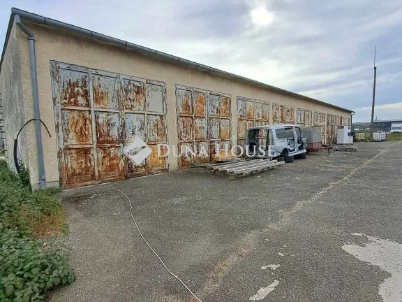 Eladó kereskedelmi és ipari ingatlan Pellérd 298 nm