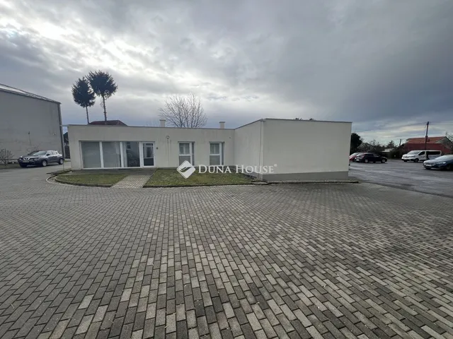 Eladó kereskedelmi és ipari ingatlan Pécs 131 nm