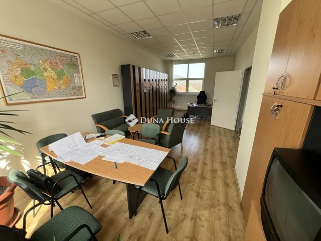 Eladó kereskedelmi és ipari ingatlan Pécs 923 nm