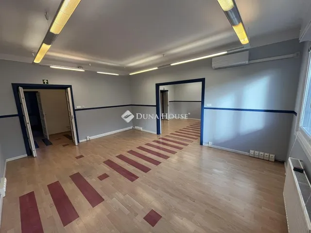 Kiadó kereskedelmi és ipari ingatlan Pécs 106 nm