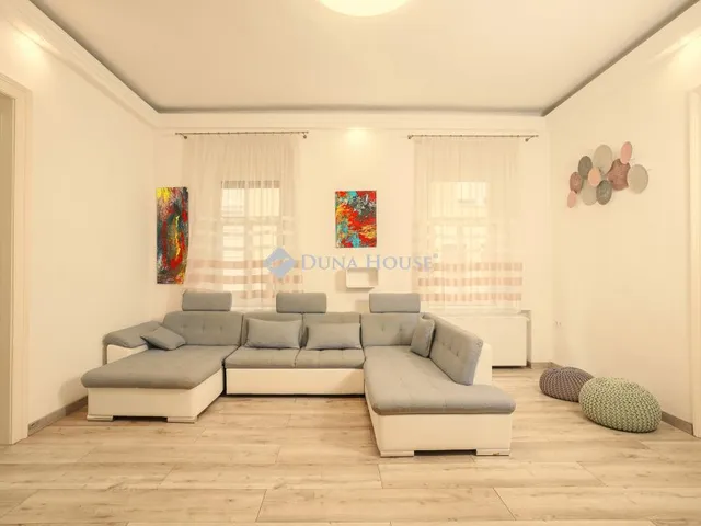 Eladó lakás Pécs 138 nm