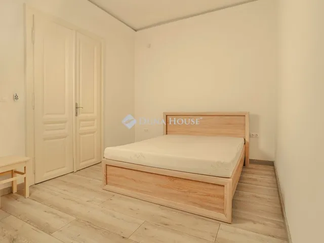 Eladó lakás Pécs 138 nm