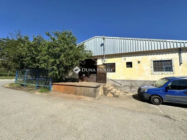 Kiadó kereskedelmi és ipari ingatlan Kozármisleny 580 nm