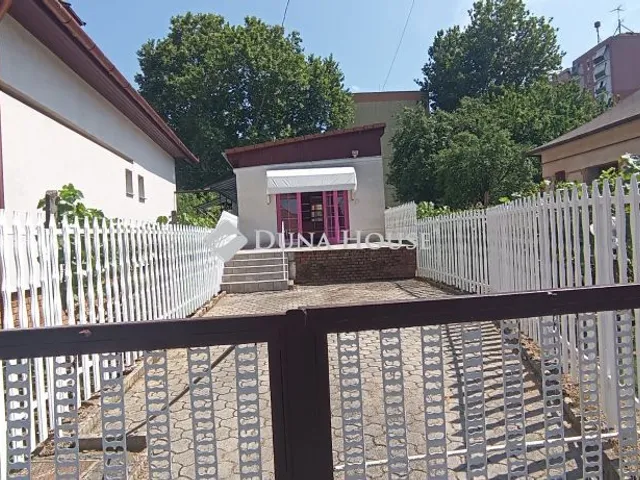 Kiadó kereskedelmi és ipari ingatlan Pécs 30 nm