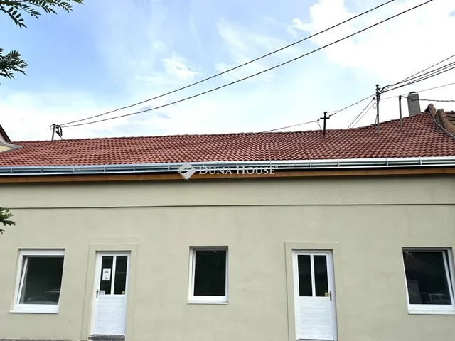 Kiadó kereskedelmi és ipari ingatlan Pécs, Rácvárosi út 50 nm