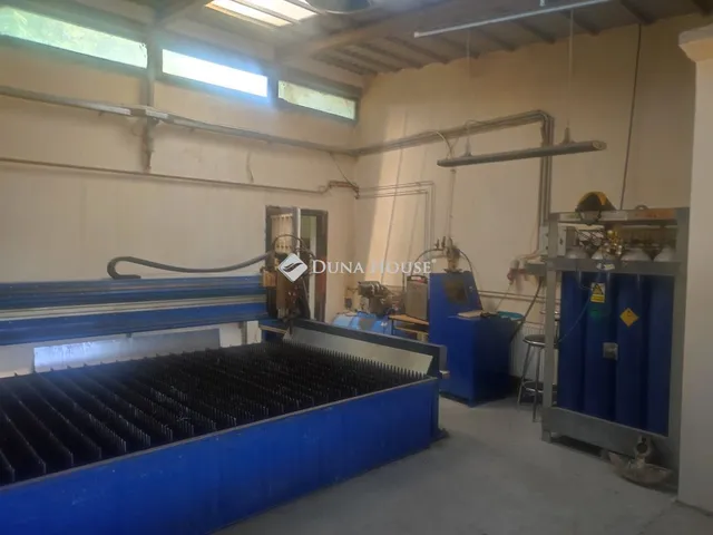 Eladó kereskedelmi és ipari ingatlan Pécs 613 nm