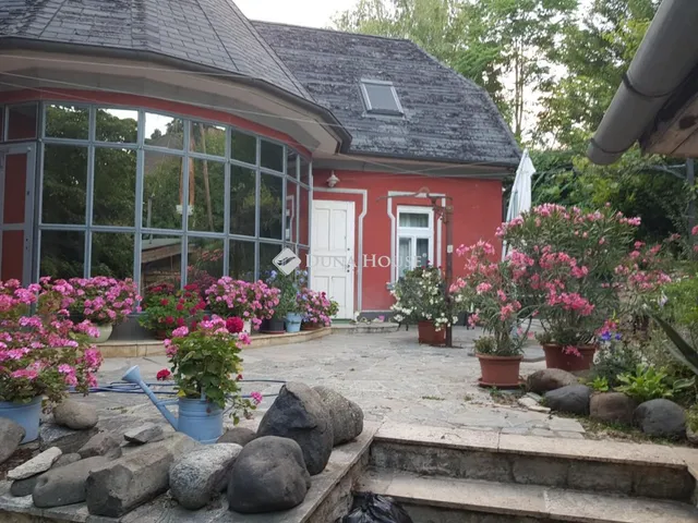 Eladó ház Szekszárd, Benedek apát utca 140 nm