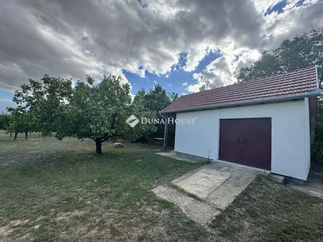 Eladó telek Zengővárkony, Zártkert 3409 nm