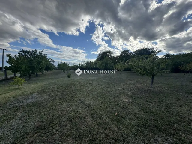 Eladó telek Zengővárkony, Zártkert 3409 nm