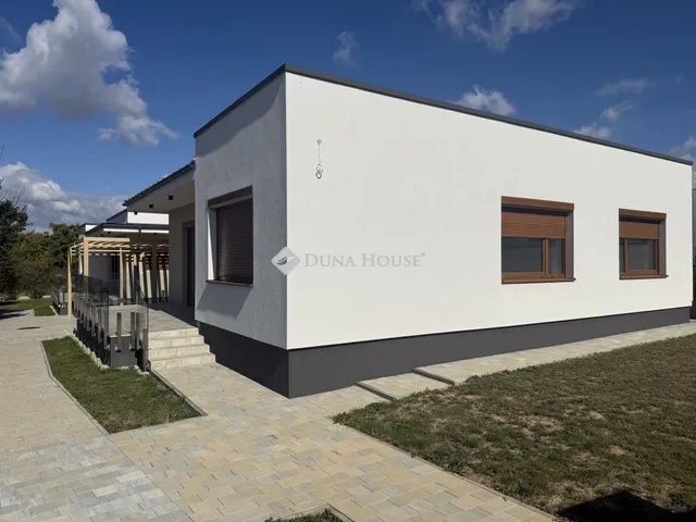 Eladó ház Pécs, Fenyer dűlő 96 nm