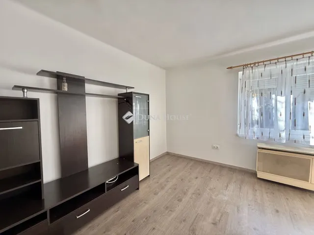 Kiadó lakás Pécs, Endre utca 40 nm