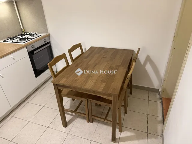 Kiadó lakás Pécs, Aradi vértanúk útja 50 nm