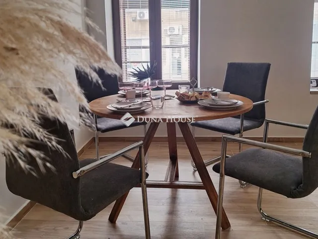 Kiadó lakás Pécs, Alkotmány utca 82 nm