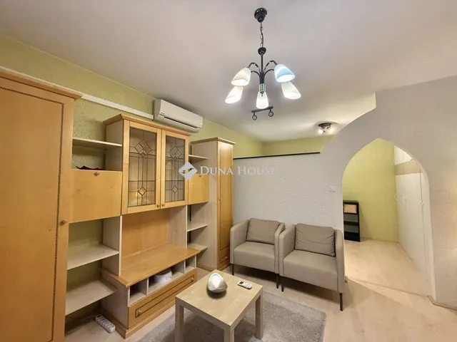 Kiadó lakás Pécs, Jókai utca 40 nm