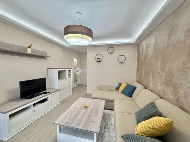 Kiadó lakás Pécs, Szigeti út 52 nm