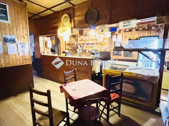 Eladó kereskedelmi és ipari ingatlan Pécs 200 nm