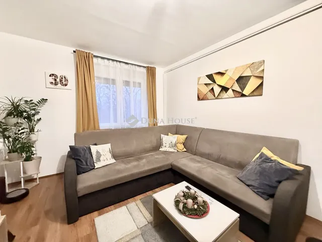 Eladó lakás Pécs, Nagy Imre út 74 nm