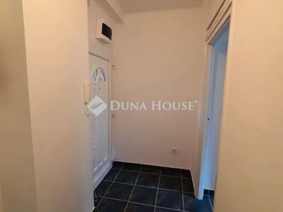Eladó lakás Komló 43 nm