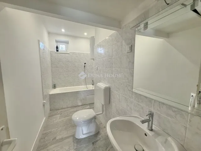 Eladó lakás Komló, Vörösmarty Mihály utca 54 nm