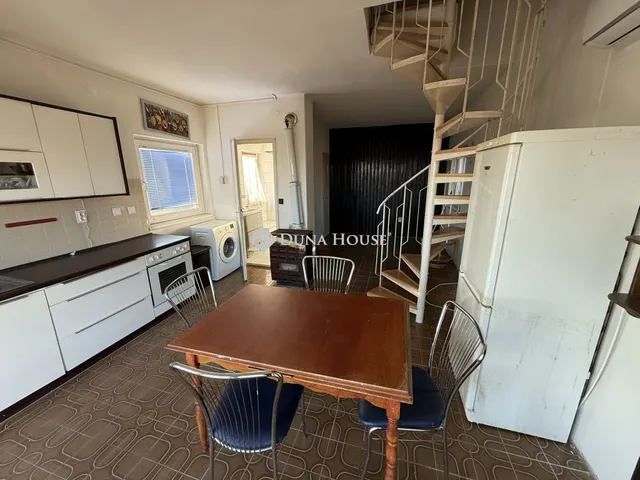 Eladó ház Pécs, Szkókó tető köz 48 nm