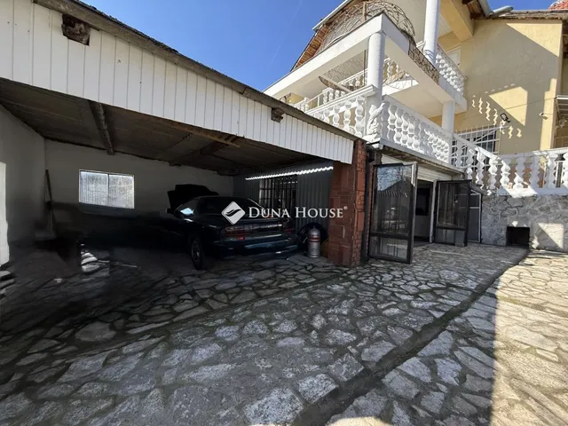 Eladó ház Pécs, Piroska utca 174 nm