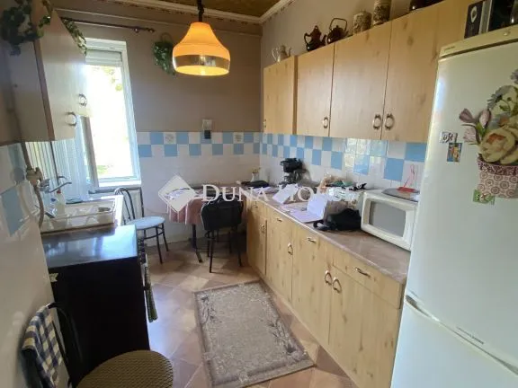 Eladó lakás Komló, Nagy László utca 52 nm