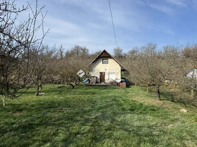 Eladó telek Pécs 1183 nm