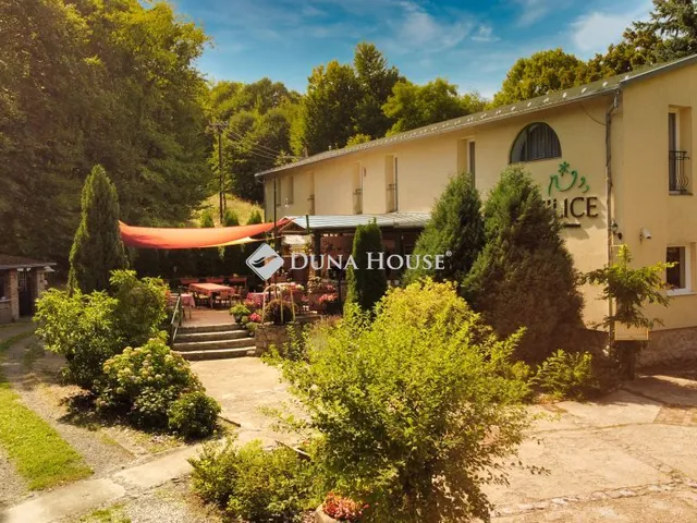 Eladó kereskedelmi és ipari ingatlan Pécs, Melegmányi út 650 nm