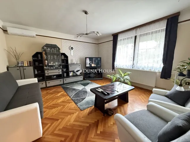 Eladó ház Pécs, Szántó László utca 239 nm