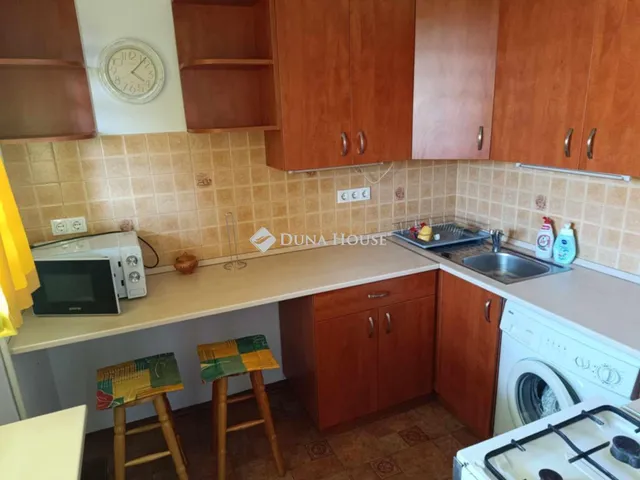 Kiadó lakás Pécs, Páfrány utca 40 nm