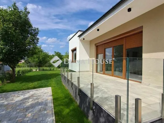 Eladó ház Pécs, Fenyer dűlő 96 nm