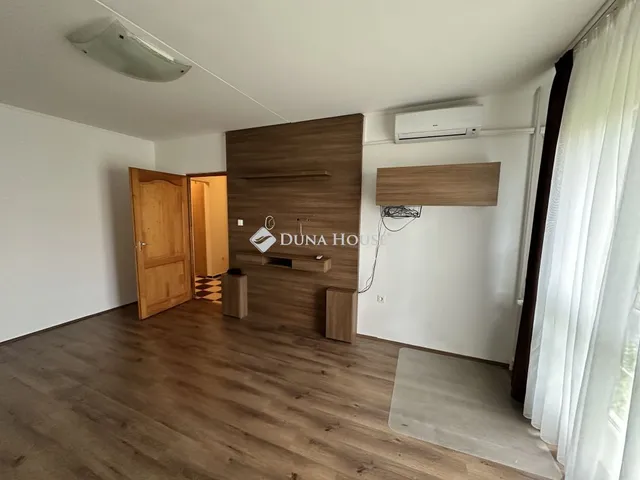 Kiadó lakás Pécs, Aidinger János út 74 nm