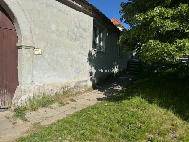 Eladó ház Pécsvárad, Kossuth tér 95 nm