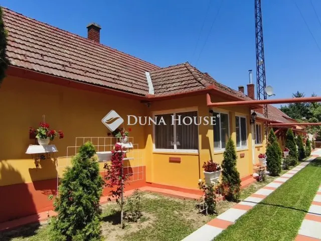 Eladó ház Istvándi, Kossuth Lajos utca 144 nm