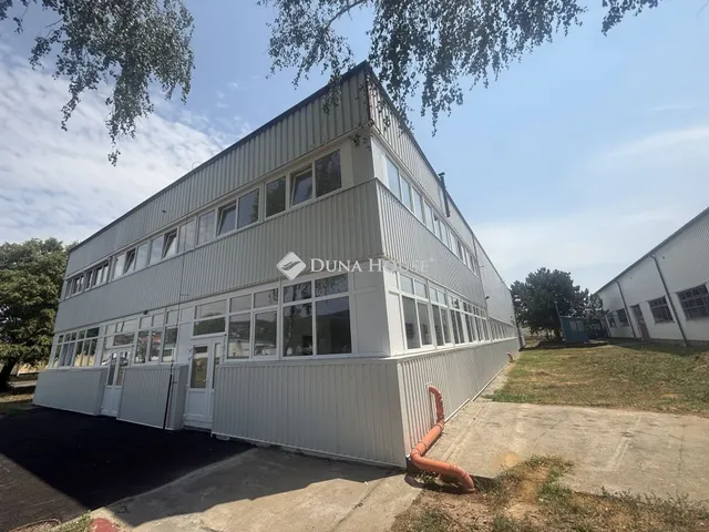 Kiadó kereskedelmi és ipari ingatlan Pécs, Nagy-berki út 1135 nm