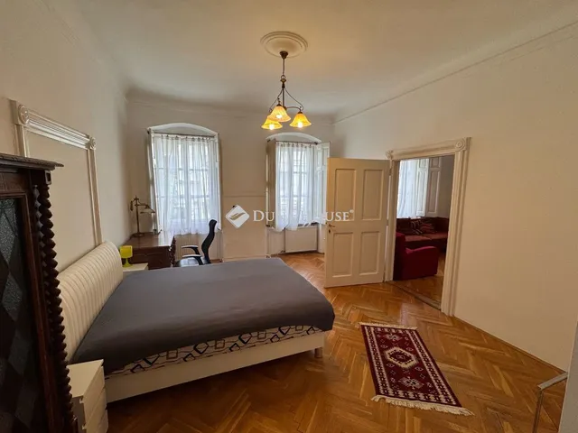 Kiadó lakás Pécs, Király utca 80 nm