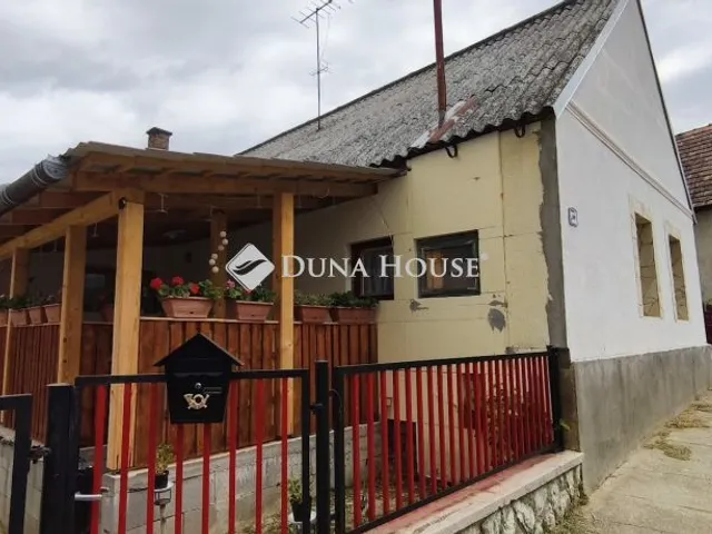 Eladó ház Alsómocsolád 130 nm