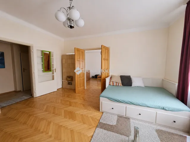 Kiadó lakás Pécs, Alkotmány utca 73 nm