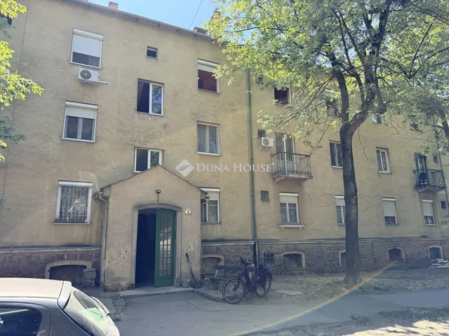 Eladó lakás Komló, Kazinczy Ferenc utca 52 nm