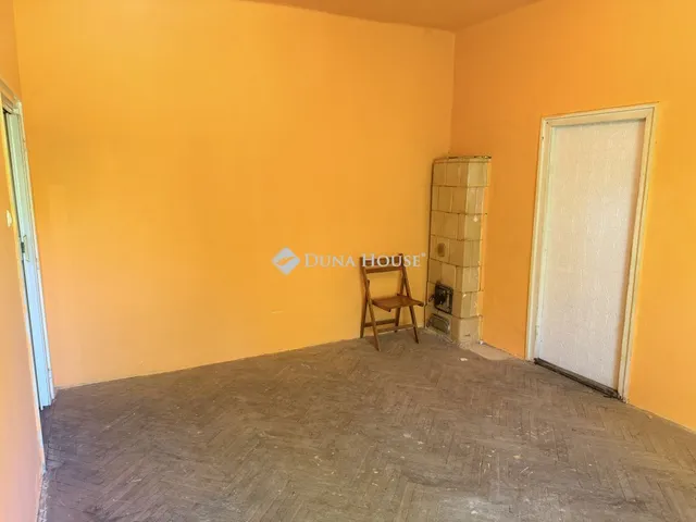 Eladó lakás Komló, Kazinczy Ferenc utca 52 nm